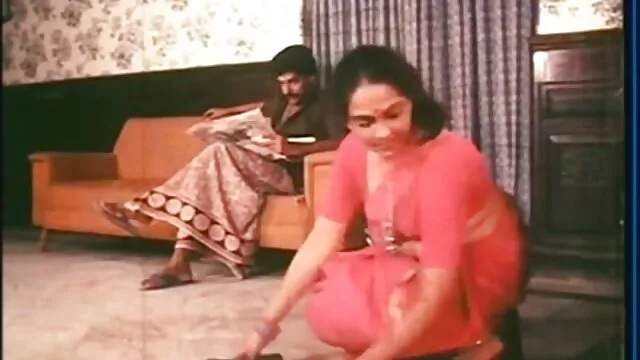 लेवी नग्न हो जाता है और थप्पड़ उसके हिंदी सेक्सी एचडी मूवी वीडियो मांस