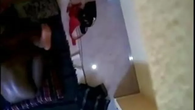 सिरी पॉर्न स्टार नीचे करता है और गंदा हॉलीवुड सेक्सी मूवी एचडी बकवास गर्म चेहरे द्वारा पीछा किया!