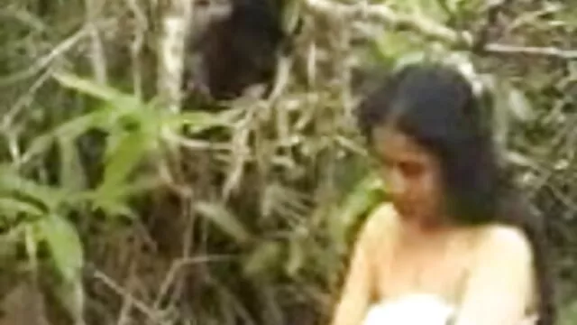 वह पुरुष वेब बीएफ सेक्सी मूवी फुल एचडी कैमरा पर masturbates