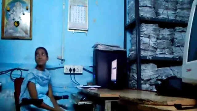 टाइ स्ट्रिप्स नग्न सेक्सी वीडियो एचडी फुल मूवी और झटके के साथ सेक्स के खिलौने