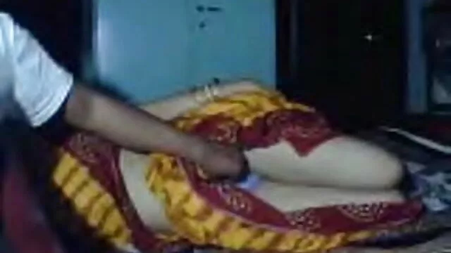 तेल से सना हुआ स्तन बेब उसे डिल्डो के फुल एचडी सेक्सी मूवी साथ खेलता है