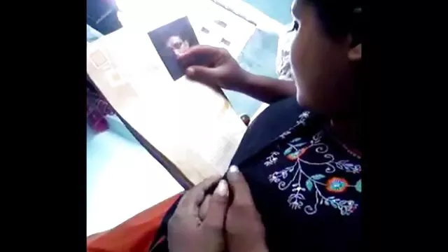 सुंदर सुनहरे बालों हिंदी सेक्सी फुल मूवी एचडी वीडियो वाली स्ट्रिप्स और उंगलियों उसे मवाद