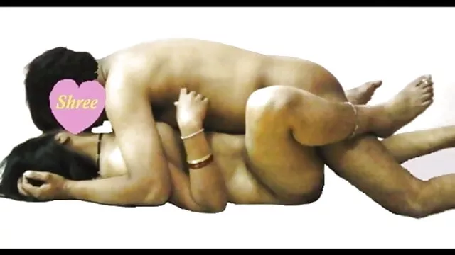 सुंदर बाथरूम में उसके सेक्सी मूवी फुल एचडी बीएफ घुटने पर