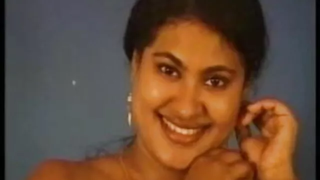असली हिंदी मूवी एचडी सेक्सी एशियाई सौंदर्य है एक परिपक्व