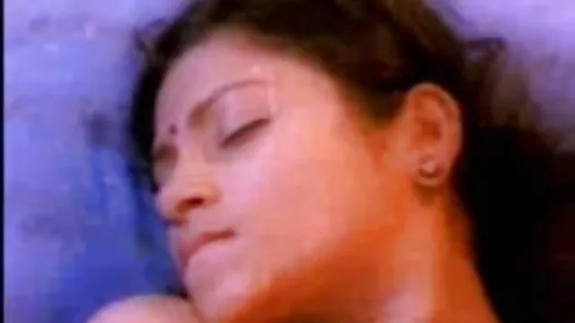 Busty आबनूस किशोरों की एक सेक्सी मूवी एचडी Handjob देता है