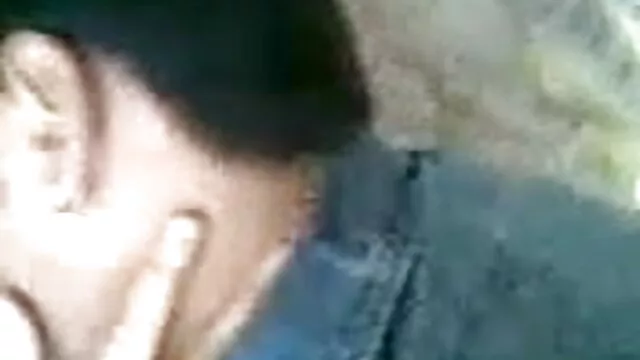 अंग्रेजी CandyLips में एक उंगली सनी लियोन की सेक्सी एचडी मूवी shoves उसे गधा